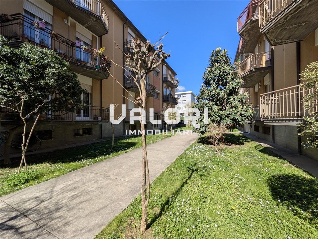 APPARTAMENTO RISTRUTTURATO - ULTIMO PIANO CON CANTINA E GARAGE