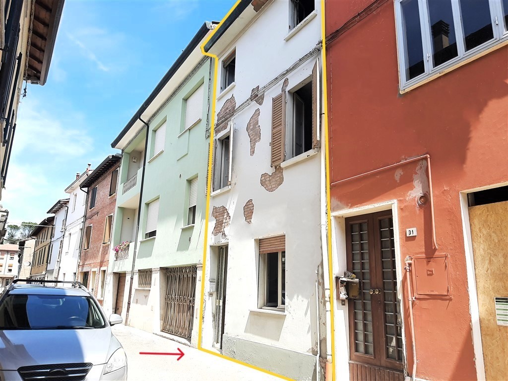 CASA INDIPENDENTE TERRA/CIELO DA RISTRUTTURARE CON CORTE PRIVATA