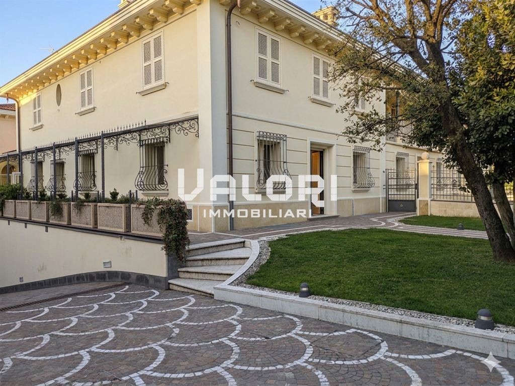 Elegante Residenza Indipendente in Via Firenze a Faenza