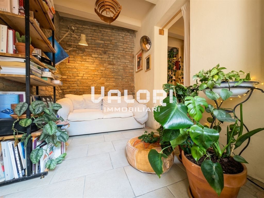 MINIAPPARTAMENTO ARREDATO CON SPAZIO EXTRA E CORTE PRIVATA